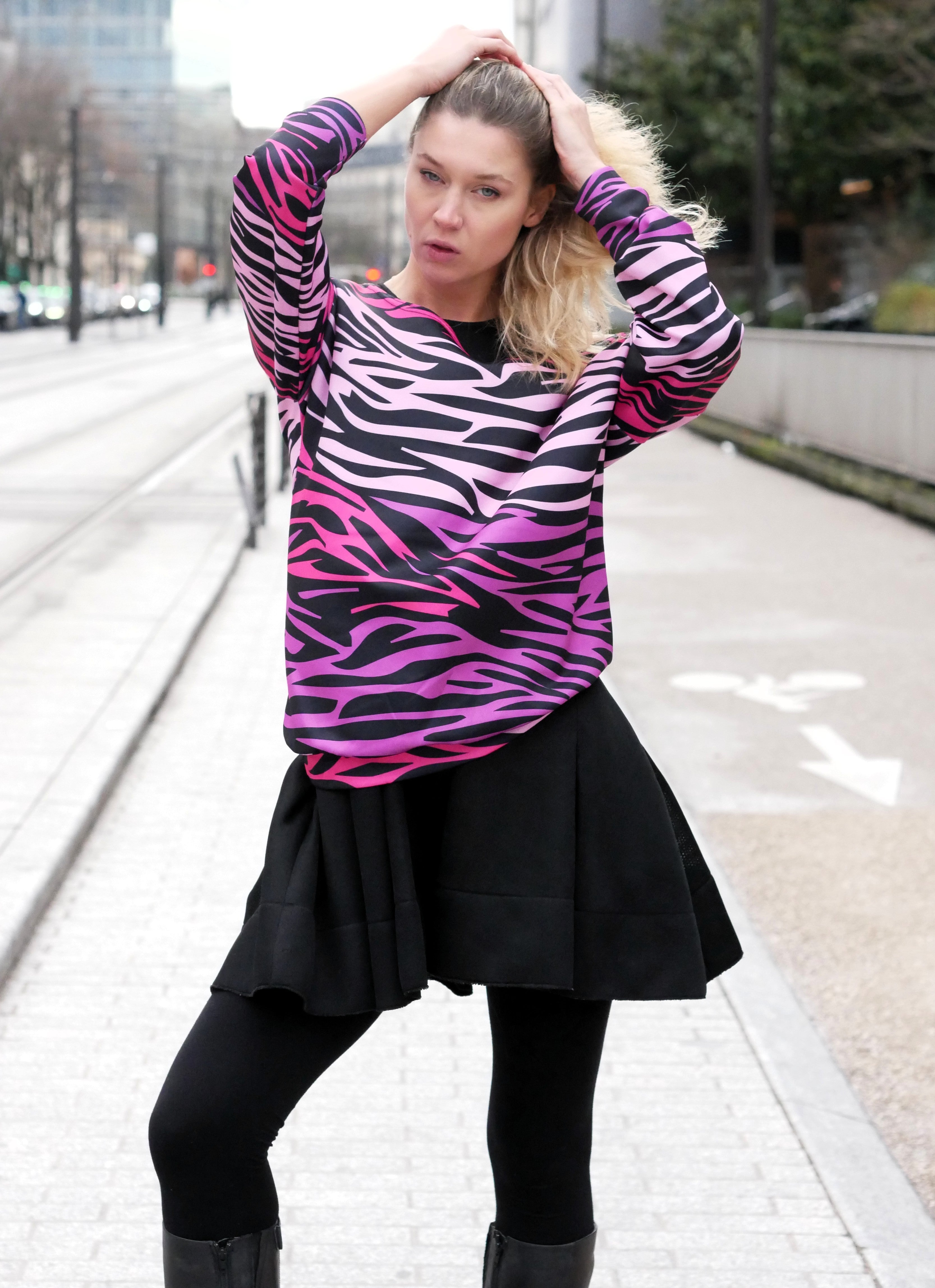 Le Tigre Violet Off-Shoulder Sweatshirt - Respectez Le Code