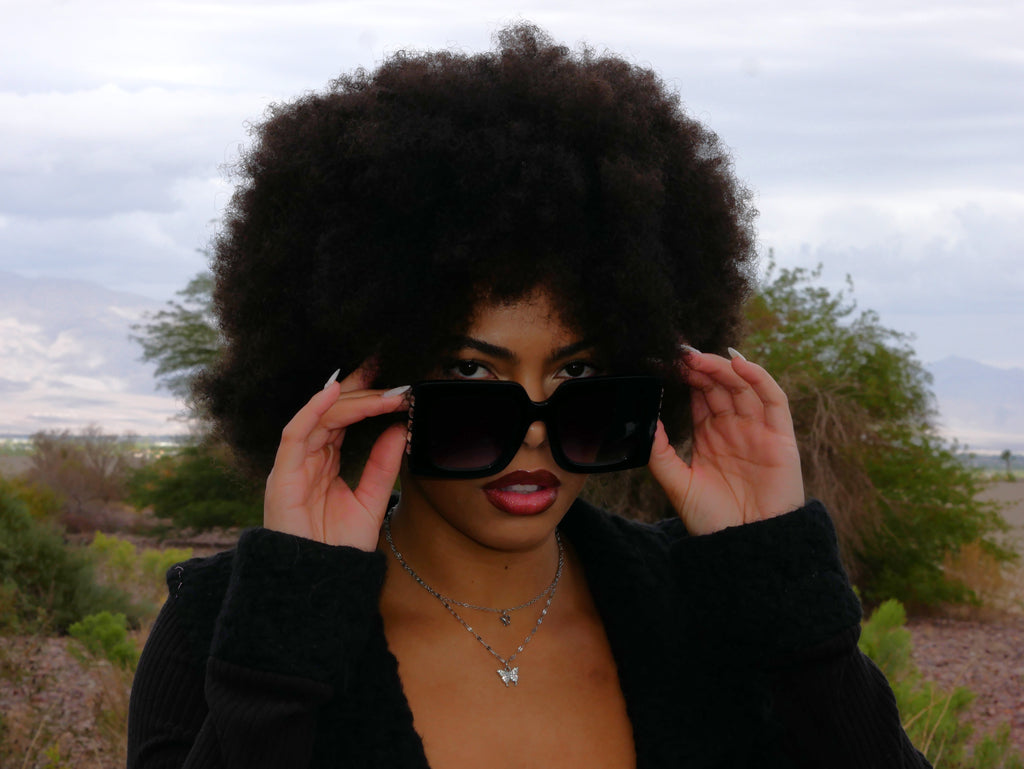 Bold Moves Square Sunglasses - Respectez Le Code