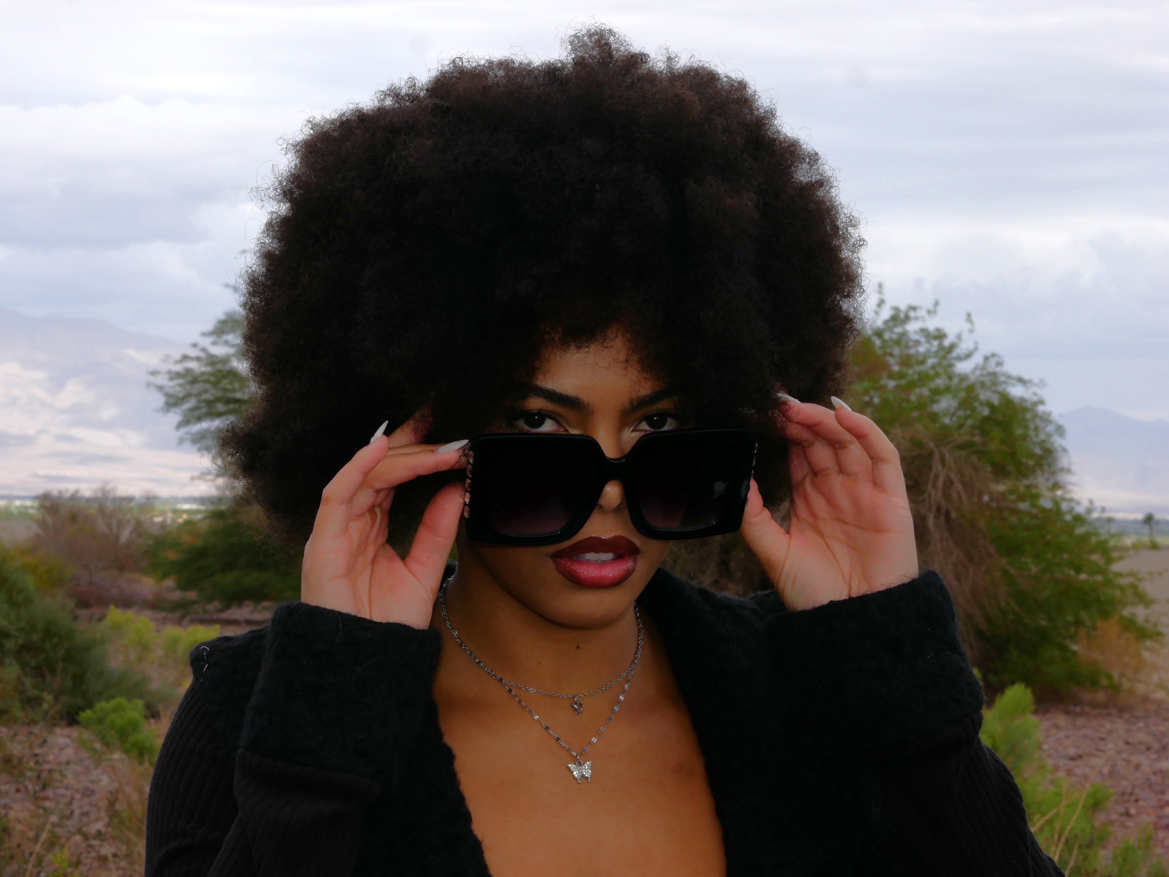 Bold Moves Square Sunglasses - Respectez Le Code