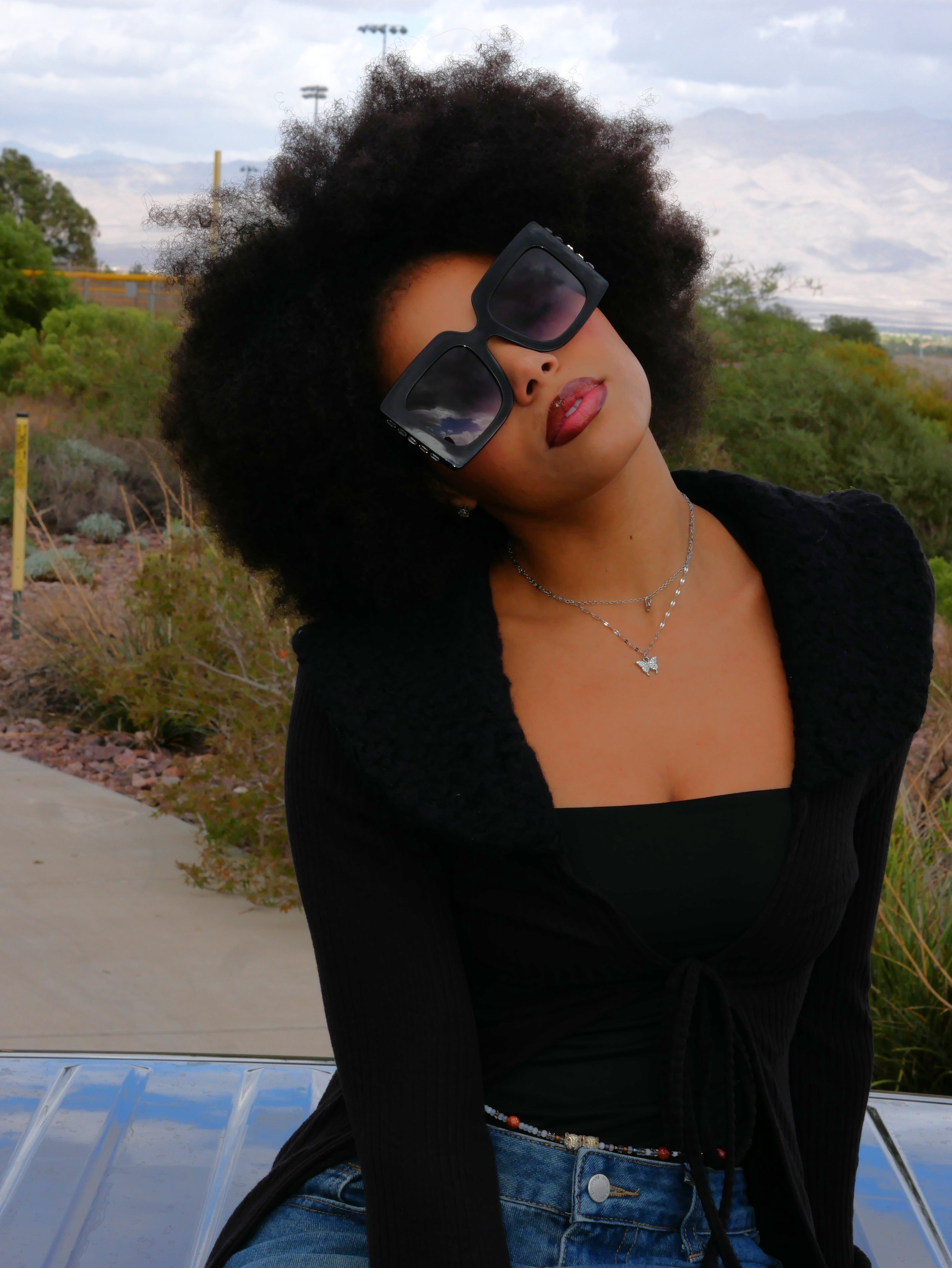 Bold Moves Square Sunglasses - Respectez Le Code