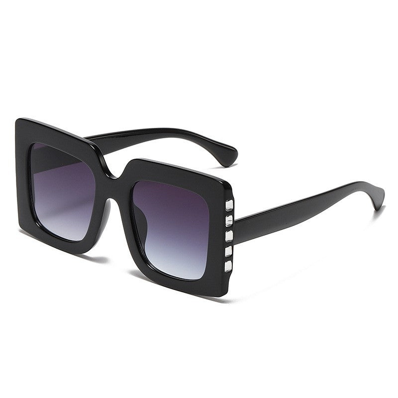 Bold Moves Square Sunglasses - Respectez Le Code