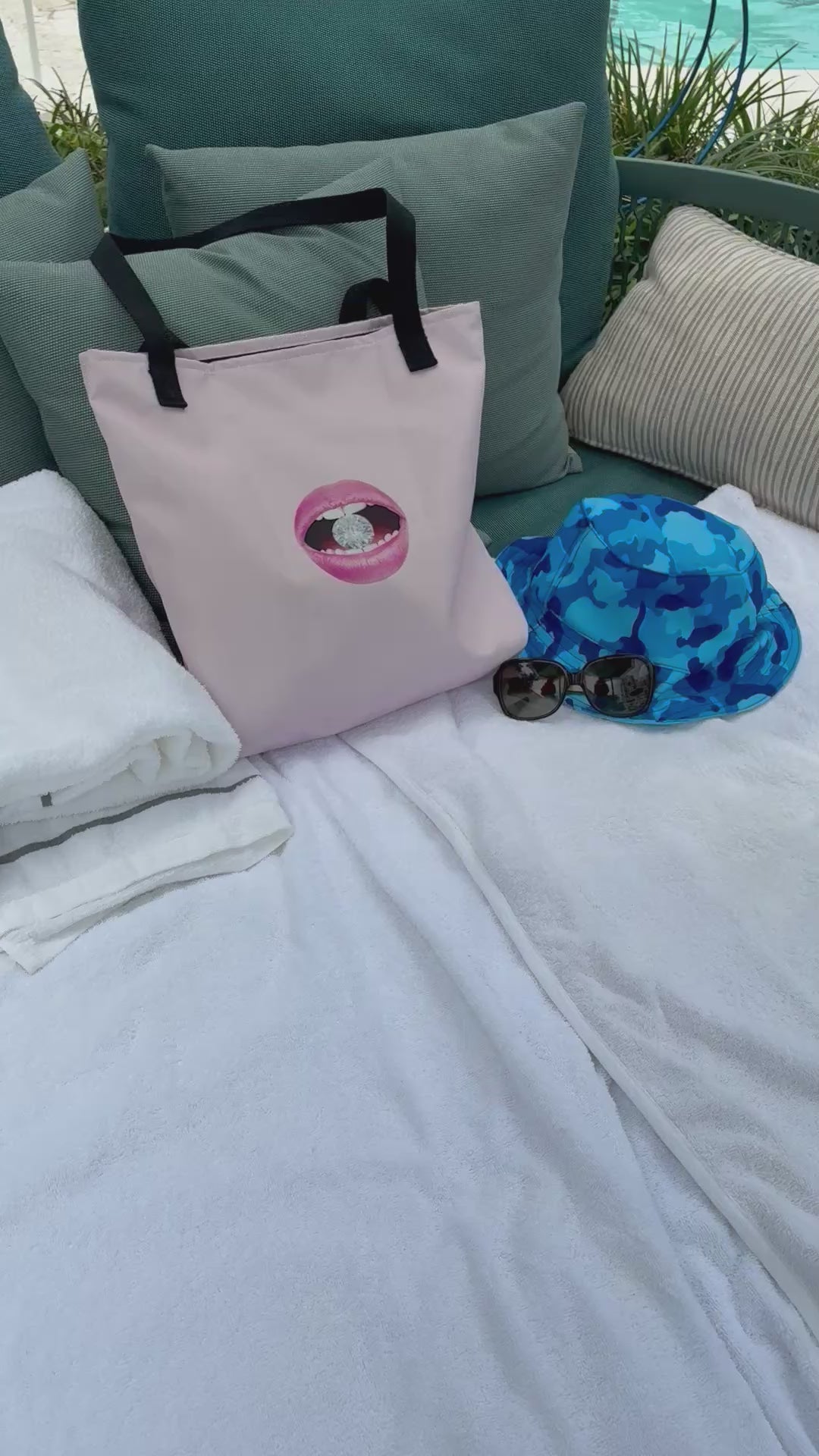 RLC Signature/Camo Confidence Reversible Bucket Hat